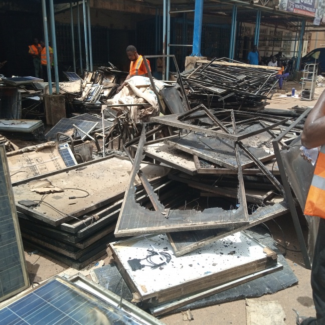 Centre-ville Ouaga : Une boutique de plaques solaires part en fumée